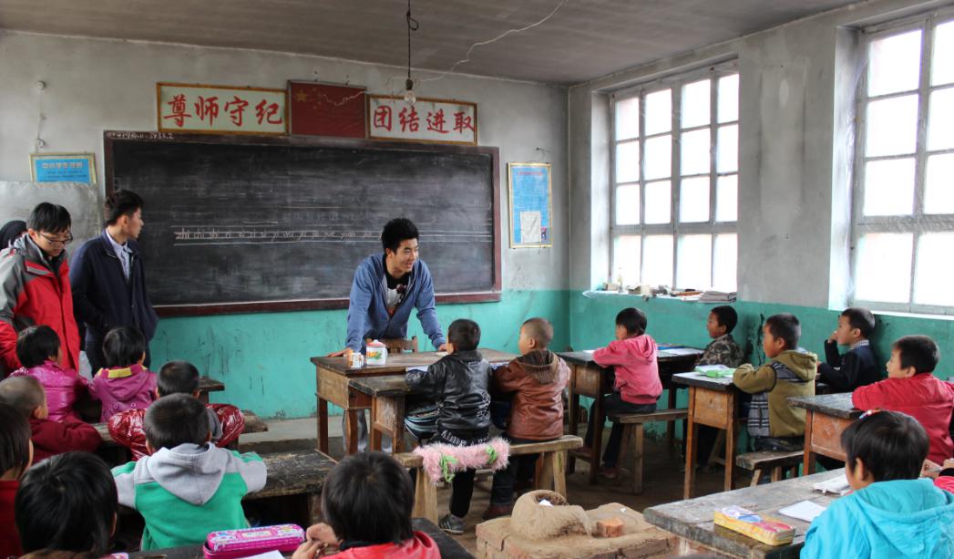 全國首個研究生支教團培訓基地在四川師范大學揭牌